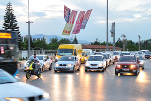 This roundabout connects Antalyaspor Altgeçidi with Dumlupınar Boulevard