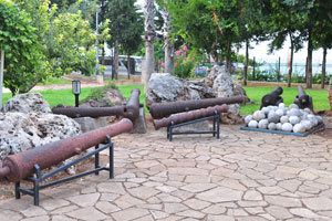 The open-air exhibition area features ancient cannons