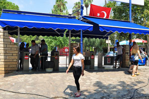 The entrance fee of 3 TL per person is required to get in the park area