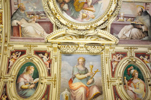 The vault of the Chapel of St. Pius V was decorated by Jacopo Zucchi