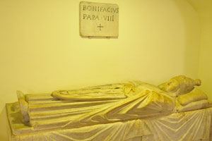 The extant sarcophagus of Pope Boniface VIII is in the papal tombs in old St. Peter's Basilica
