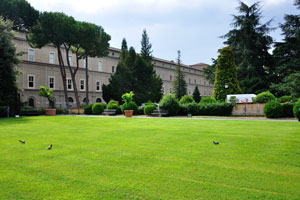 The green lawn of the Square Garden