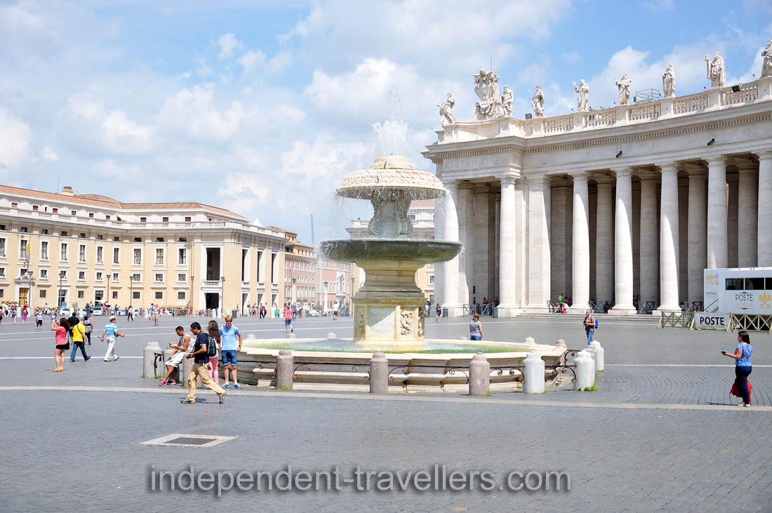 The southern fountain was created by Carlo Fontana in 1675 under the direction of Bernini