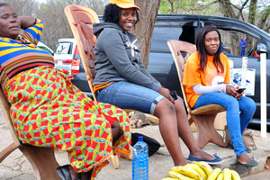 Three gorgeous Zimbabwean women