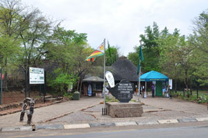 An inscription on the memorial stone reads: “Welcome to Mosi-oa-Tunya, Victoria Falls, Zimbabwe”