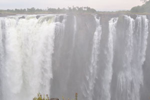 This part of the waterfall is unique, because Zimbabwe is on the left side of the flow and Zambia is on the right side of the flow
